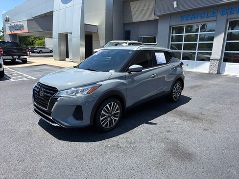 Used 2021 Nissan Kicks SV FWD image 4