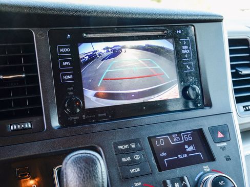 Certified 2017 Toyota Sienna LE image 30