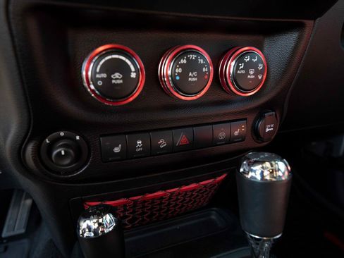 Used 2018 Jeep Wrangler Unlimited Rubicon AWD/4WD image 19