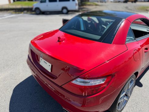 Used 2015 Mercedes-Benz SLK 250 image 17