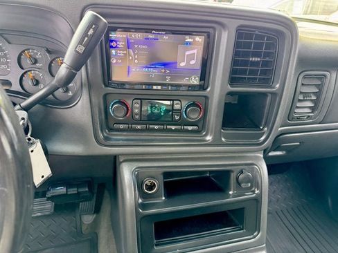 Used 2004 GMC Sierra 2500 SLT w/ Heavy-Duty Power Package AWD/4WD image 17
