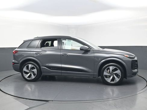 Used 2025 Audi Q6 e-tron Premium Plus w/ Premium Plus AWD/4WD image 3