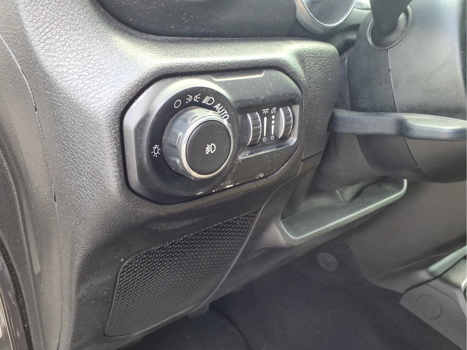 Used 2018 Jeep Wrangler Unlimited Sahara AWD/4WD image 27