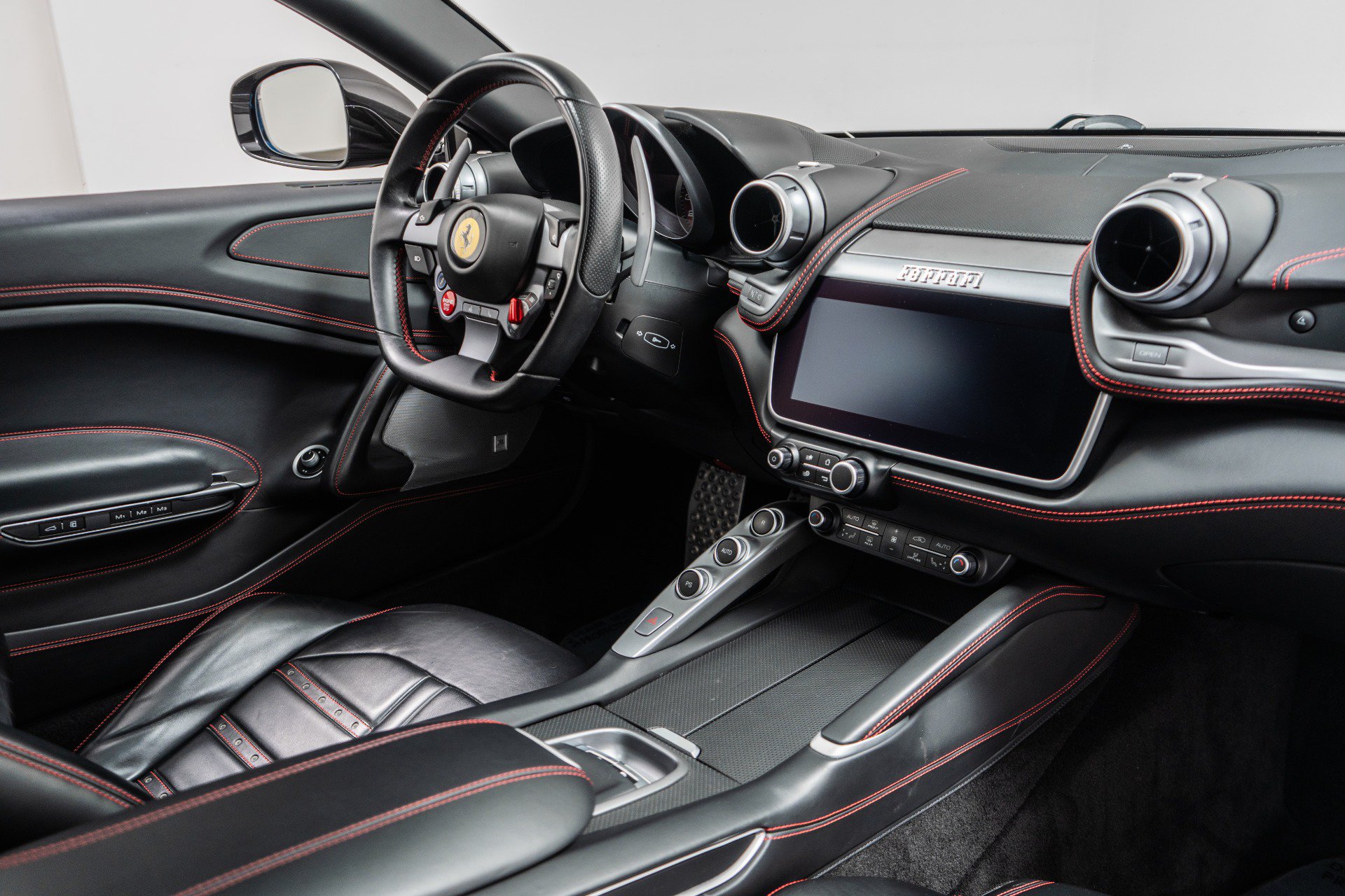 Used 2019 Ferrari GTC4Lusso AWD/4WD image 29
