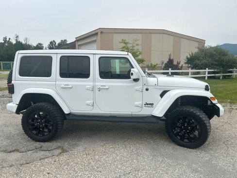 Used 2021 Jeep Wrangler Unlimited Sahara AWD/4WD image 4