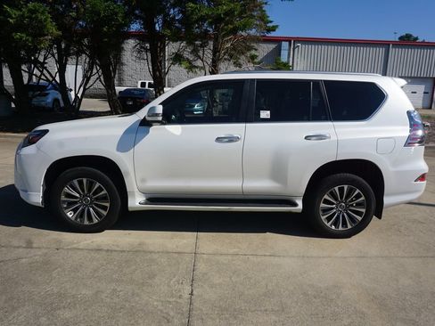 Used 2023 Lexus GX 460 Luxury w/ Accessory Package AWD/4WD image 21