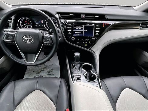 Used 2020 Toyota Camry XLE FWD image 15