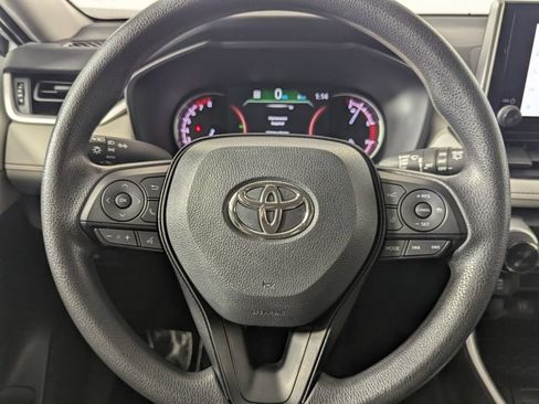 Used 2025 Toyota RAV4 XLE FWD image 18