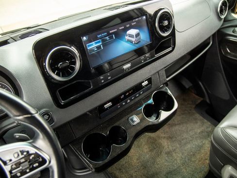 Used 2020 Mercedes-Benz Sprinter 2500 image 29