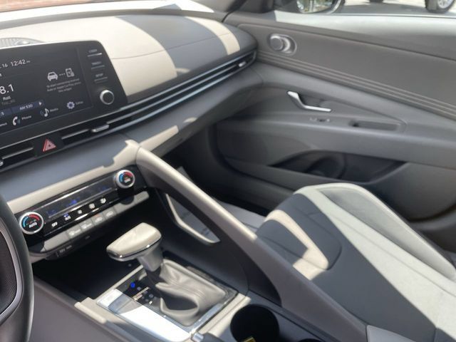 Used 2025 Hyundai Elantra Sport FWD image 19