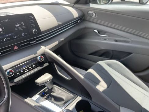 Used 2025 Hyundai Elantra Sport FWD image 19