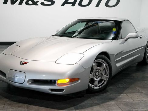 Used 1999 Chevrolet Corvette Coupe w/ Roof Pkg RWD image 2