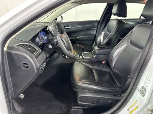 Used 2022 Chrysler 300 Touring L image 11