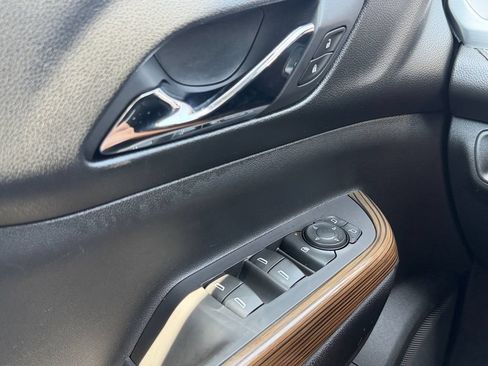 Used 2018 GMC Acadia SLE AWD/4WD image 22