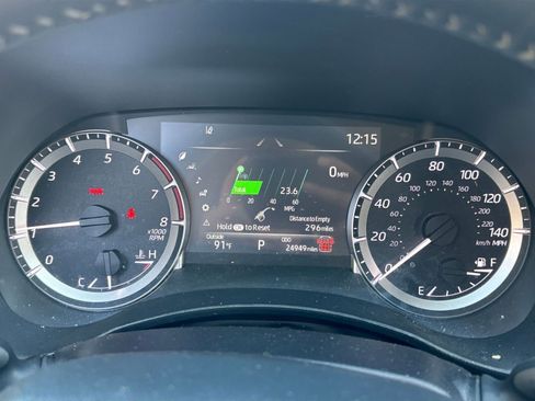 Used 2025 Toyota Highlander LE image 41