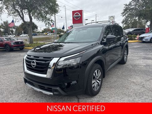 Certified 2025 Nissan Pathfinder SL image 2