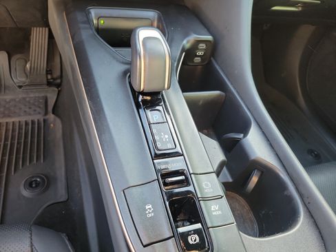Certified 2023 Toyota Crown AWD/4WD image 20