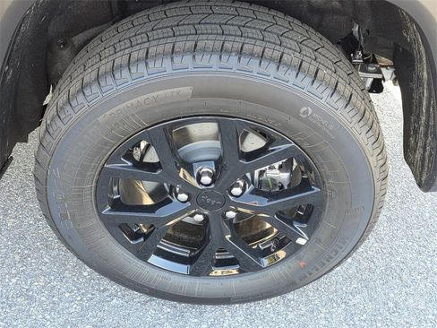 New 2025 Jeep Grand Cherokee Altitude image 32