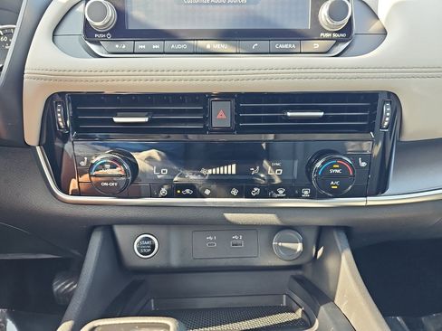 Used 2021 Nissan Rogue SV w/ Premium Package FWD image 20