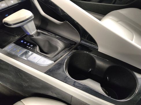 Used 2024 Hyundai Elantra Limited image 26