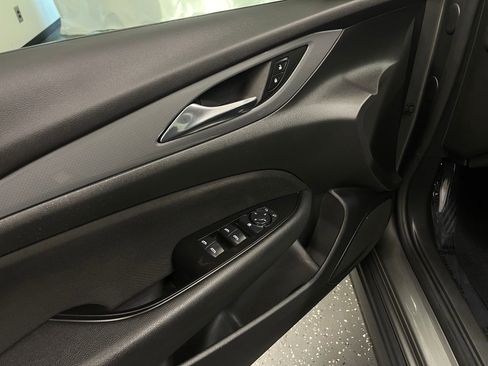 Used 2019 Buick Regal Preferred w/ Driver Confidence Package I image 10