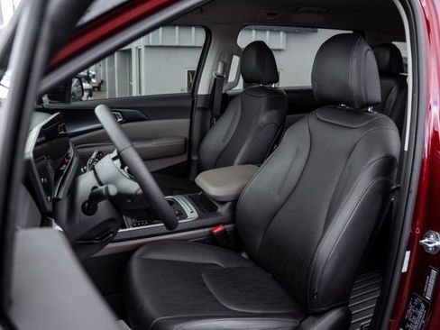 Used 2025 Kia Carnival image 19