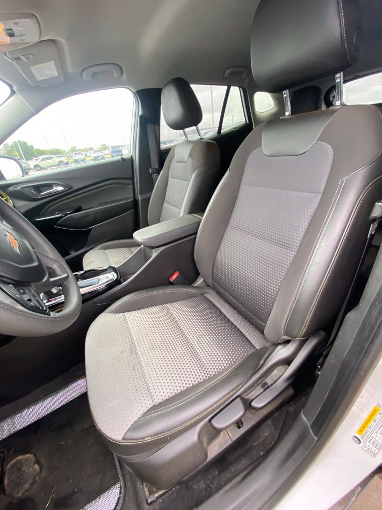 Used 2025 Chevrolet Trax LT FWD image 10