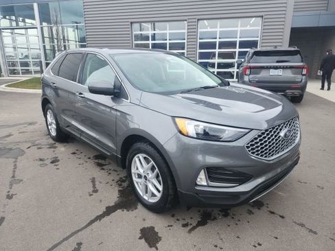 Used 2024 Ford Edge SEL w/ Convenience Package image 3