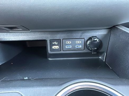 Used 2022 Toyota Highlander XLE image 26