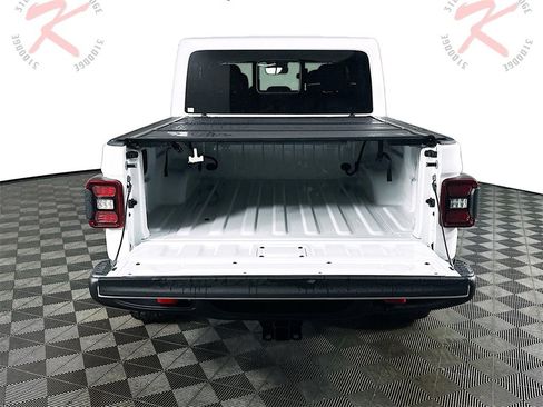 New 2025 Jeep Gladiator Rubicon w/ Convenience Group image 16