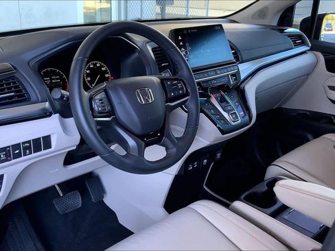 Used 2025 Honda Odyssey Touring image 17