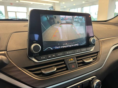 Certified 2025 Nissan Altima 2.5 SV FWD image 21