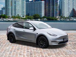 Used 2024 Tesla Model Y Long Range video 3