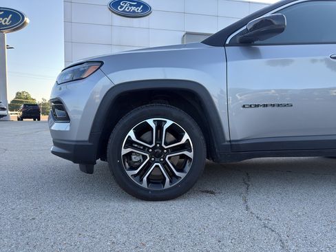 Used 2024 Jeep Compass Limited AWD/4WD image 9