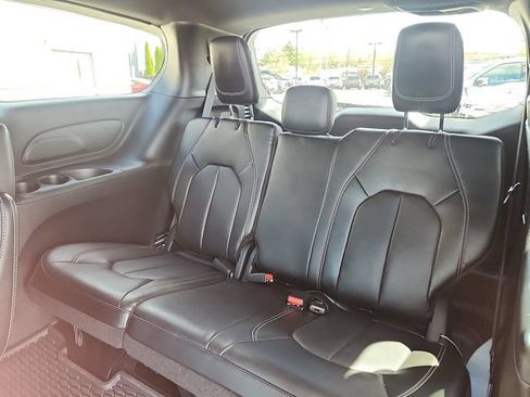 Used 2025 Chrysler Voyager LX FWD image 27