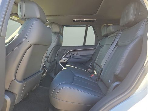 Used 2025 Land Rover Range Rover SE image 14
