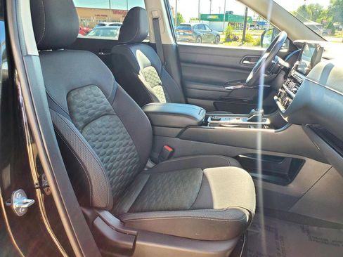 Used 2022 Nissan Pathfinder SV AWD/4WD image 13