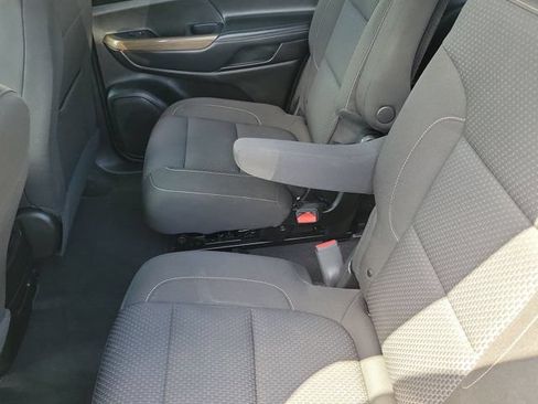 Used 2023 GMC Acadia SLE w/ Driver Convenience Package FWD image 14