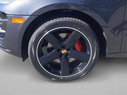 Used 2018 Porsche Macan Turbo AWD/4WD image 24