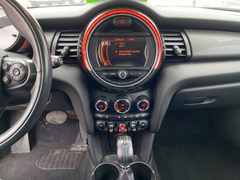 Used 2015 MINI Cooper 4-Door Hardtop image 25