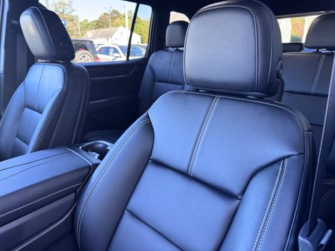 Used 2024 GMC Acadia Elevation image 20