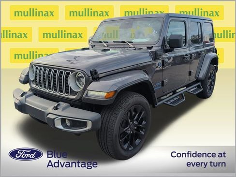 Used 2025 Jeep Wrangler Unlimited Sahara w/ Safety Group AWD/4WD image 2