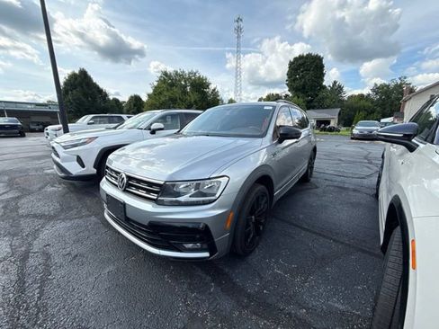 Used 2021 Volkswagen Tiguan SE R-Line AWD/4WD image 3