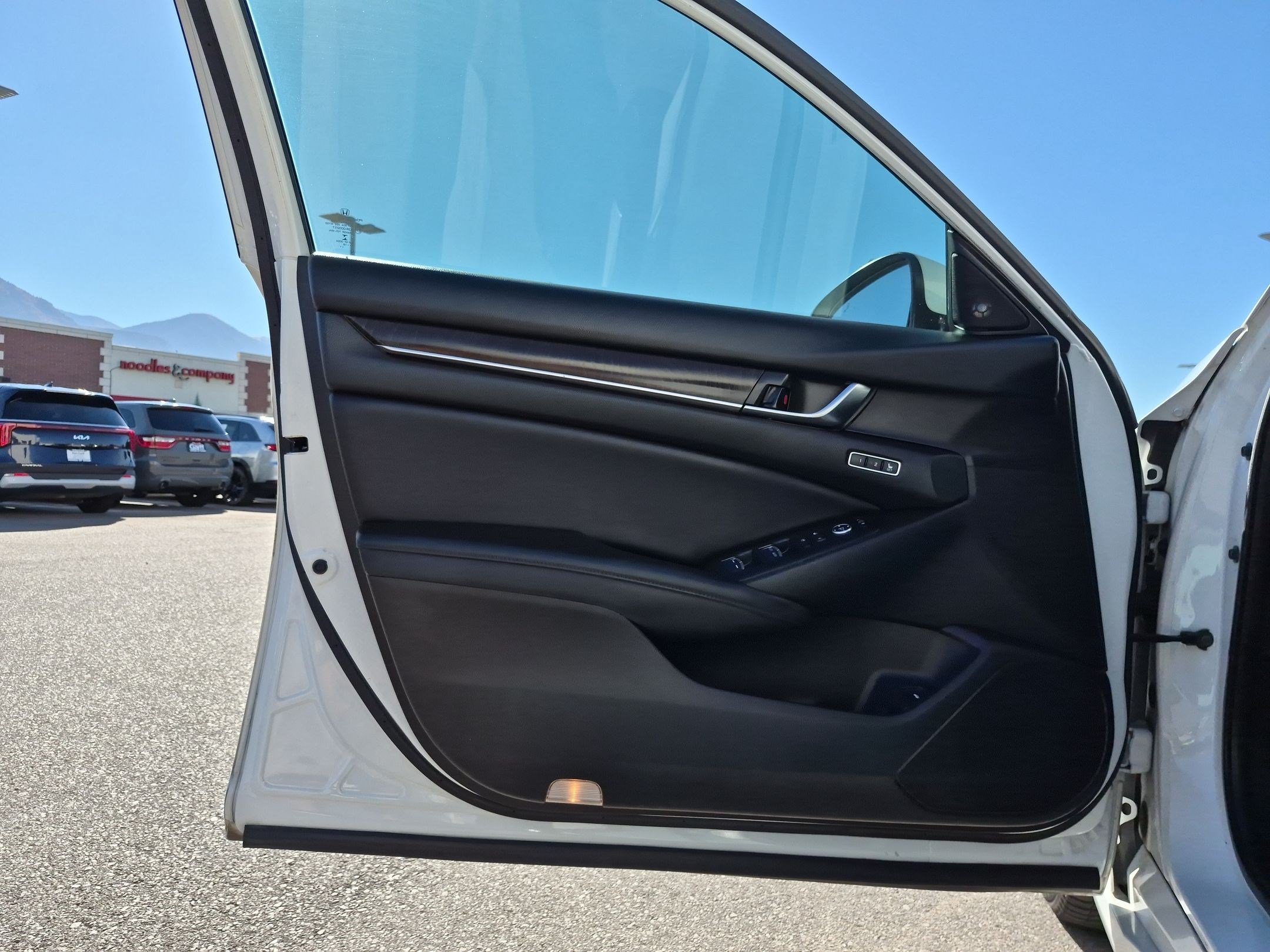 Used 2018 Honda Accord Touring image 14