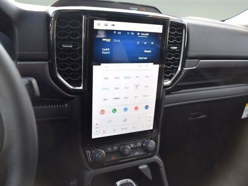 New 2025 Ford Ranger Lariat w/ Chrome Accent Package image 9