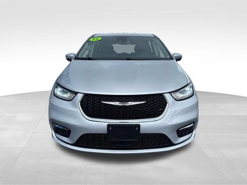 Used 2023 Chrysler Pacifica Touring-L FWD image 9
