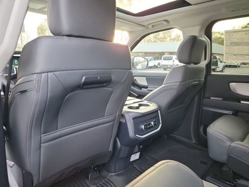 New 2025 Ford Expedition Active image 28