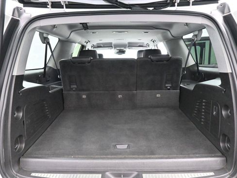 Used 2015 Chevrolet Suburban LT image 9