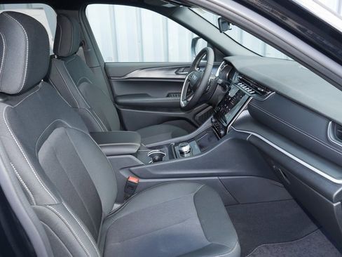 New 2025 Jeep Grand Cherokee Laredo X w/ Luxury Tech Group I image 27