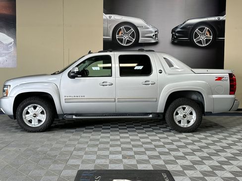 Used 2013 Chevrolet Avalanche LT w/ Suspension Package, Off-Road AWD/4WD image 7